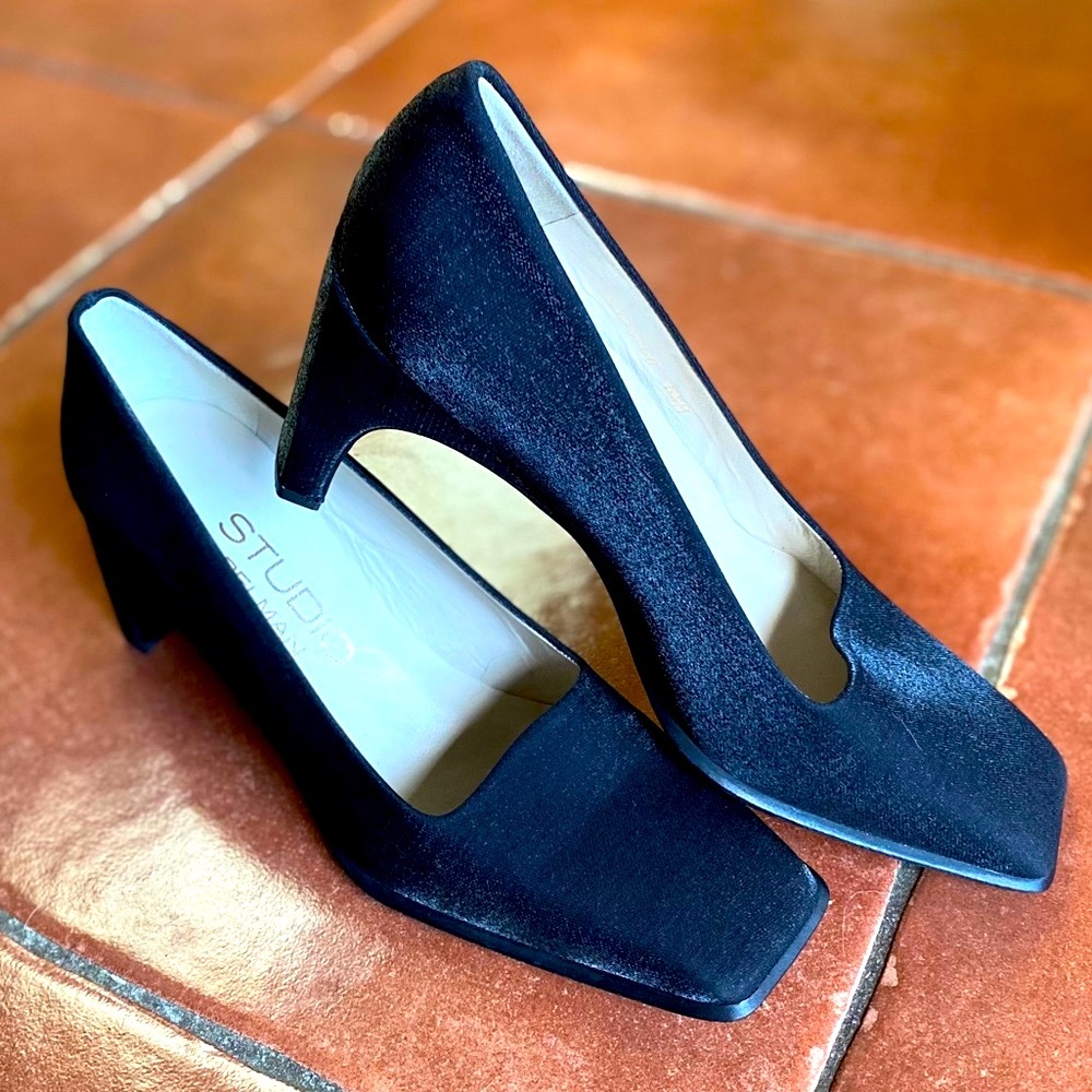 Studio Delman | Gorgeous Black Shimmery Pumps